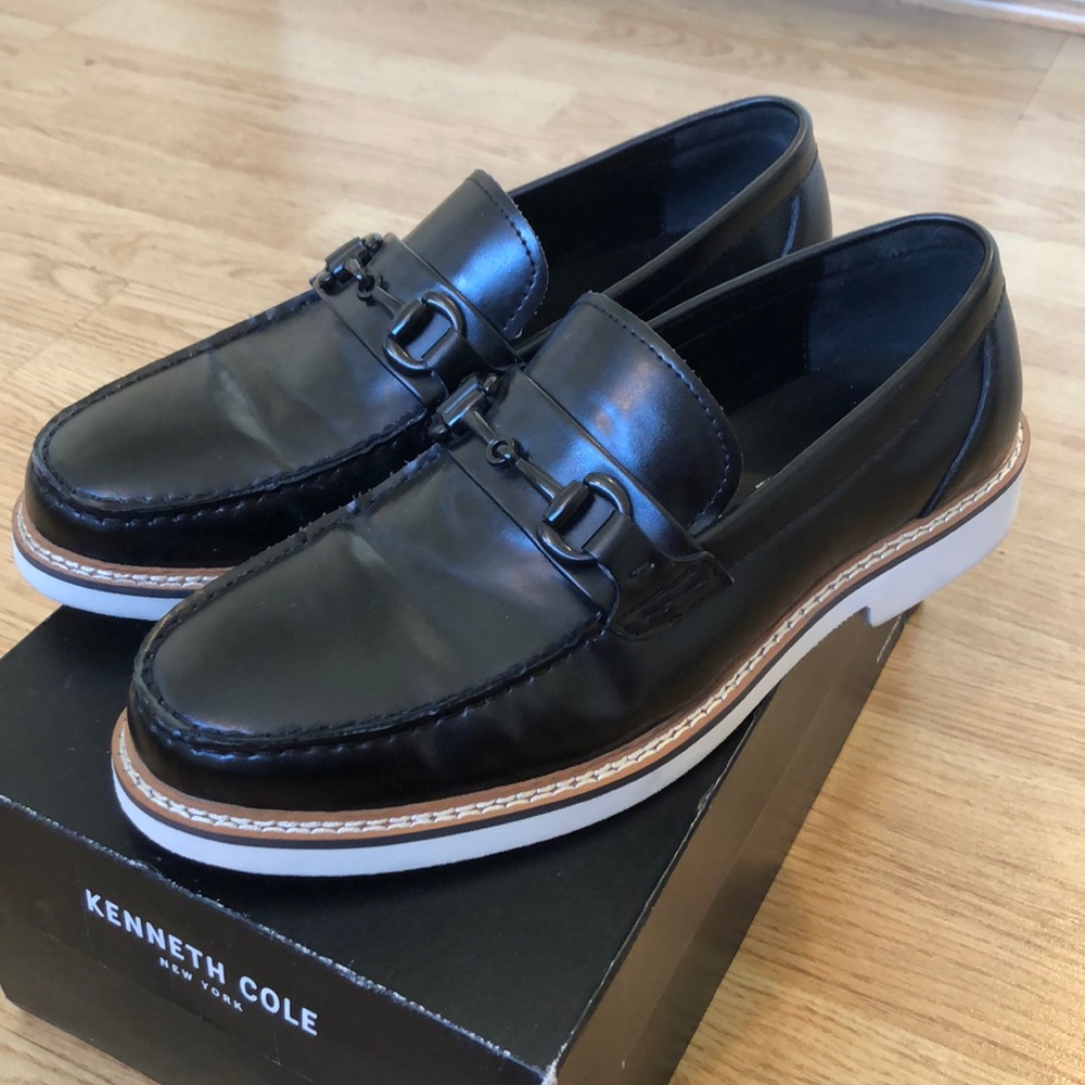 Kenneth Cole “Unlisted” Black Loafers